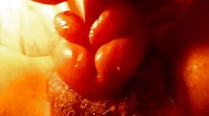 Hoorndrager hardswxtube horloges als rondborstige vrouw neukt een zwarte man met bril