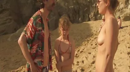 Vond een seksspeeltje in de koffer van harde sex filmpjes een aantrekkelijk meisje en neukte je