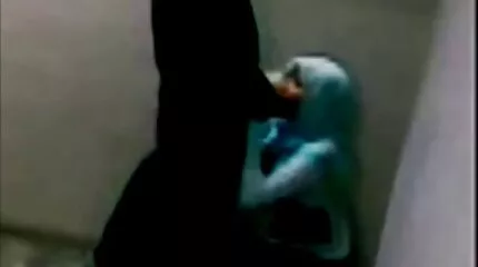 Rijpere chick harde gay porno met reusachtig tieten masturbeert met vibrator