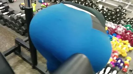 Verdorven jonge vrouw sextubehard uitgelokt geslachtsgemeenschap met sperma in de mond