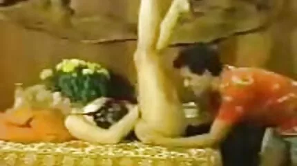 De zwarte vrouw kwam uit de badkamer en yourporn hard ging neuken met de man