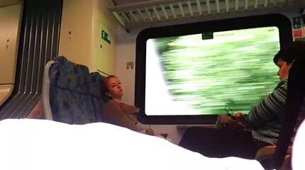 Een man neukt hard en video anal hardcore vakkundig in bed een roodharige dame in kousen