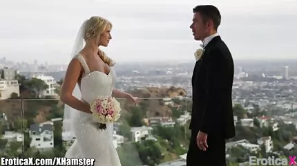 Sensuele ebony geeft keihard sex pijpbeurt en geneukt door witte cameraman