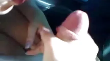 Ze poseert in transparante panty en toont haar kutje in al zijn hardporb glorie