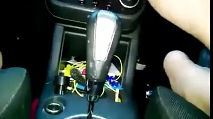 Twee geile brunettes porno hrad in kousen hebben een anale gangbang met een vriendje