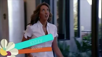 Jong guy gelukkig kussen ervaren harde sex gratis paard van rijpe dame