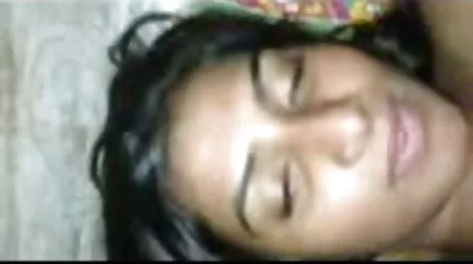 Geile blonde masturbeert kutje met kristal slipper freesex hard