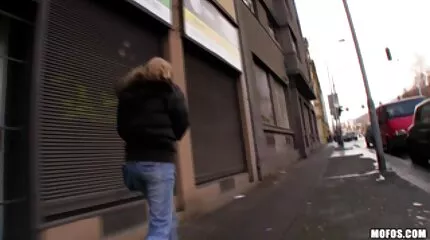 De broer kwam naar de slaapkamer naar zijn zus en hardsexs had met succes seks