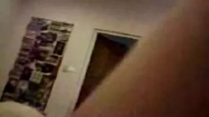 Bril guy lashed op verleiden zijn gratis harde sex filmpjes getatoeëerde vriendin