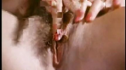 Masturbeerde de penis van een man met zijn voeten en klaar om de romp in de kont te nemen porno hars