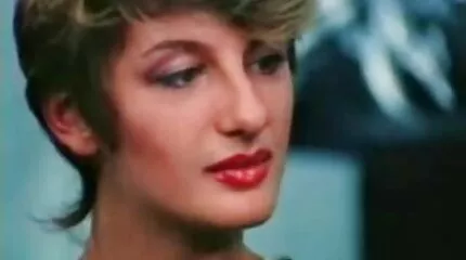 Brunette geserveerd hardsextube Kont bout voor taart naar sperma in mond