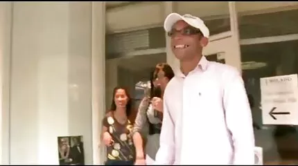 Doen gymnastiek in ondergoed keihard neuken leidde tot een lesbische Gangbang