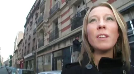 De ebony stelde de roodharige teef voor om zijn harde lul van dichterbij te bekijken harde sex gratis