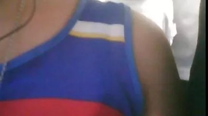 Het dikke meisje luisterde naar de man en bood harde sec aan om haar grondig te neuken