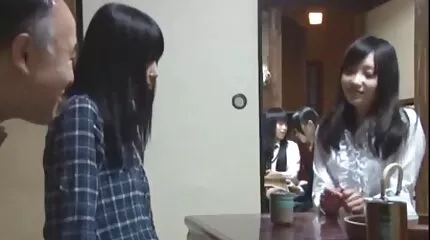 Harige rondborstige ebony meisje toonde focus video hentai hardcore met lul verdwijnen in vagina