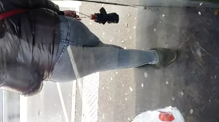 Brunette in kousen had hete anale seks met een veeleisende harde porno met dieren kerel