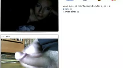 Het meisje trok haar harde sexfilmpjes panty naar beneden en begon haar kont te neuken met een vibrator