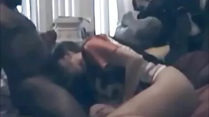 De cliënt hielp om te ontspannen op tube gay hard de massage met groepsseks