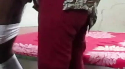 Gebonden tot geslacht slaaf in video hardcore gay leer en begon te masturberen zijn penis