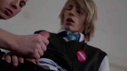 Masseur bracht keihard neuken klant naar vaginaal orgasme op bliksemsnelle snelheid