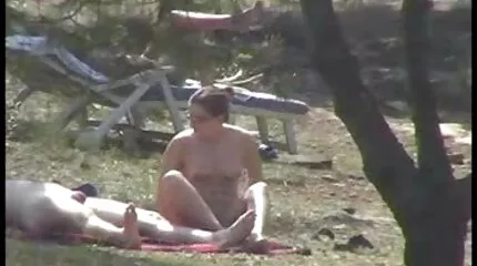 Jong harde porn Koreaans meisje does throat blowjob en drinks semen