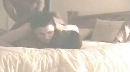 Ik vond een jonge blonde naakt en harde pornofilms begon haar schaamteloos te neuken met een lul