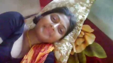 Ze toonde vriendje haar harige keihard neuken poesje en ging wild voor paring