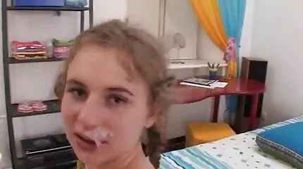 Gebonden se slaaf slaaf naar de achterkant van de stoel en hebben tube sex hard plezier met haar kont