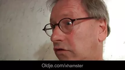 Rijpere rondborstige vrouw decided naar sperma door sex free hard beukende seks machine