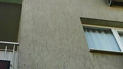 Ebony in kousen overgegeven aan een blanke man keihard neuken na een pov blowjob