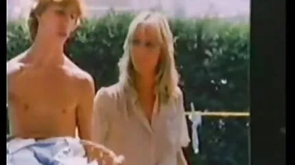 Een groep meisjes zet samen een porn hentai hard verdorven seks spel