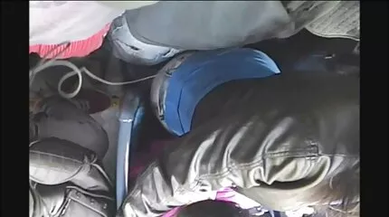 Twee meisjes lasciviously pleasing drie gratis harde porno films guys voor hun zaad