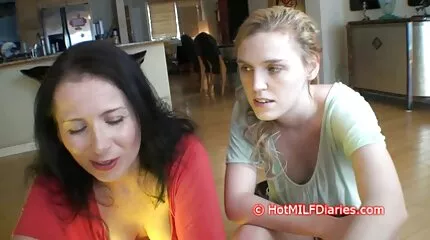 Hung op een swing seks slaaf en neukt in alle gaten film gay hardcore